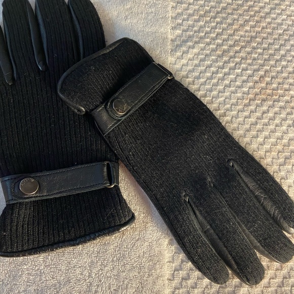 Gloves - Picture 2 of 5